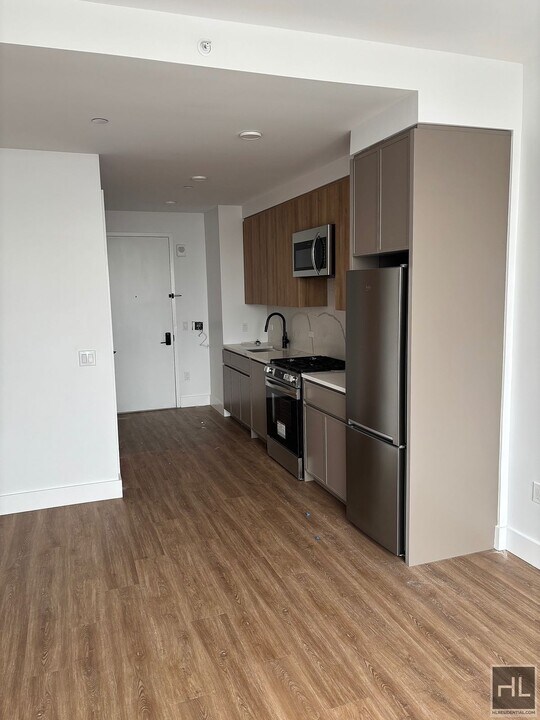 Cropsey Ave in Brooklyn, NY - Building Photo