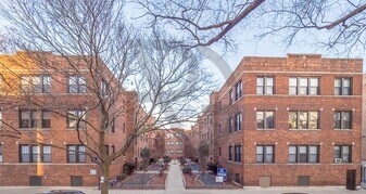 630 W Cornelia Ave, Unit #C622-N3 in Chicago, IL - Building Photo