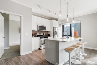 833 N Clark St in Chicago, IL - Building Photo - Building Photo