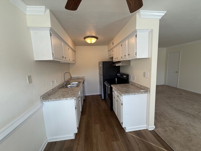 Holly Hill Apartments in Virginia Beach, VA - Foto de edificio - Building Photo