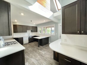 66 Perthshire Rd, Unit 2 in Boston, MA - Building Photo - Building Photo