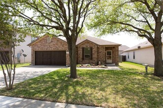 1651 Bayland St in Round Rock, TX - Foto de edificio - Building Photo