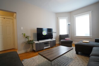 19 Roseclair St in Boston, MA - Foto de edificio - Building Photo