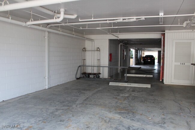 18070 San Carlos Blvd in Fort Myers Beach, FL - Foto de edificio - Building Photo