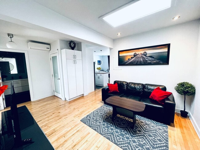 4850 Rue Sainte-Catherine E, Unit SI ID1228879P