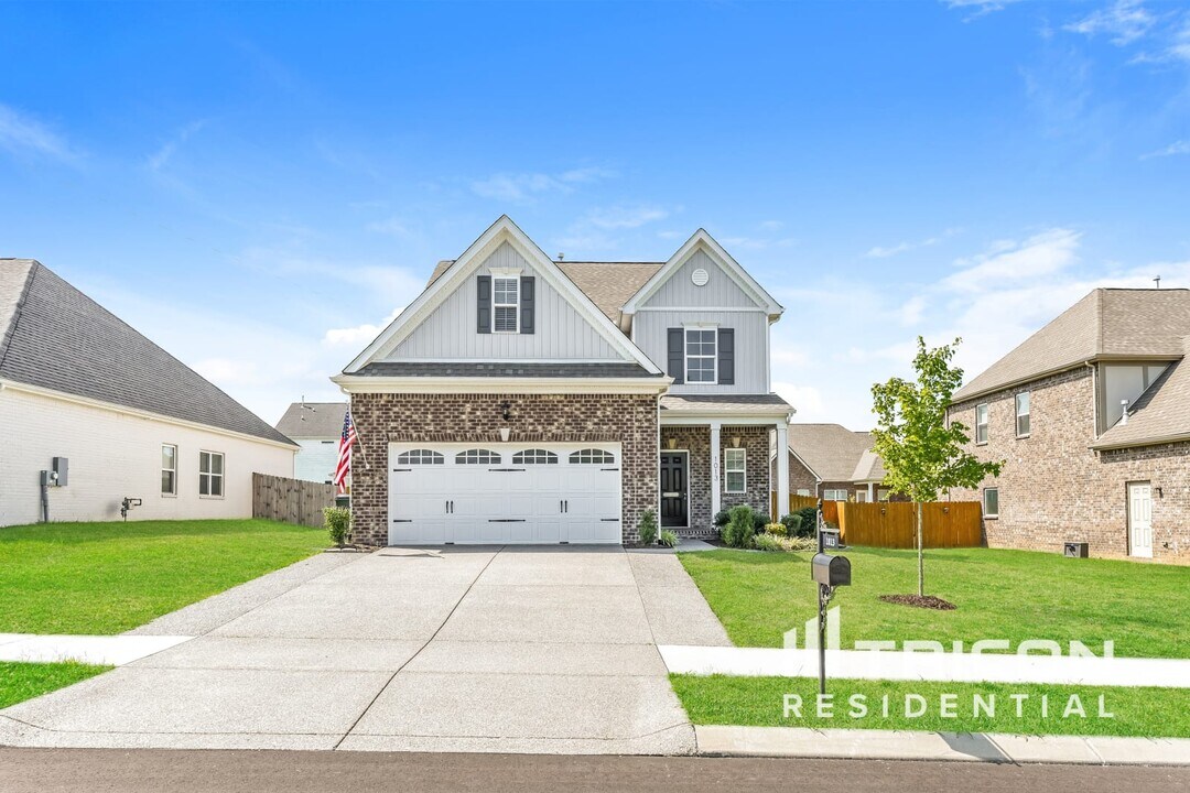 1013 Wickshire Dr in Gallatin, TN - Building Photo