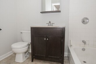 3852 N Southport Ave, Unit 2 in Chicago, IL - Building Photo - Building Photo