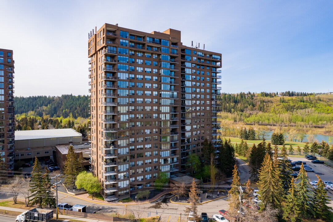 Riverside Towers II in Calgary, AB - Building Photo