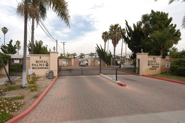 Royal Palms Mobilehome Community in Oxnard, CA - Building Photo - Building Photo