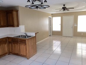 927 French Ave, Unit 1 in Edinburg, TX - Building Photo - Building Photo