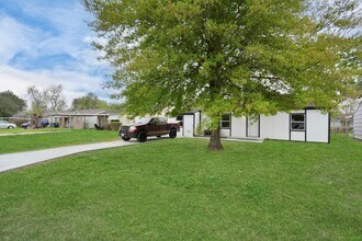 9429 Fairland Dr in Houston, TX - Foto de edificio - Building Photo