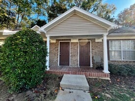 2738 W Tharpe St in Tallahassee, FL - Building Photo