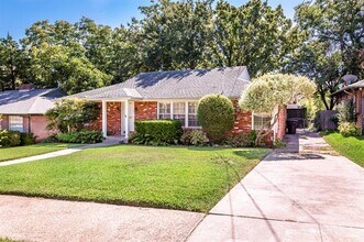 6968 Bob O Link Dr in Dallas, TX - Building Photo - Building Photo