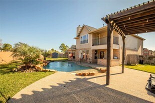 2802 Silhouette Bay Dr in Pearland, TX - Building Photo