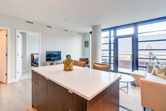 1300 4th St SE, Unit 414 in Washington, DC - Foto de edificio - Building Photo