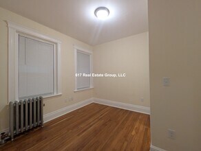 29 Park Dr in Boston, MA - Foto de edificio - Building Photo