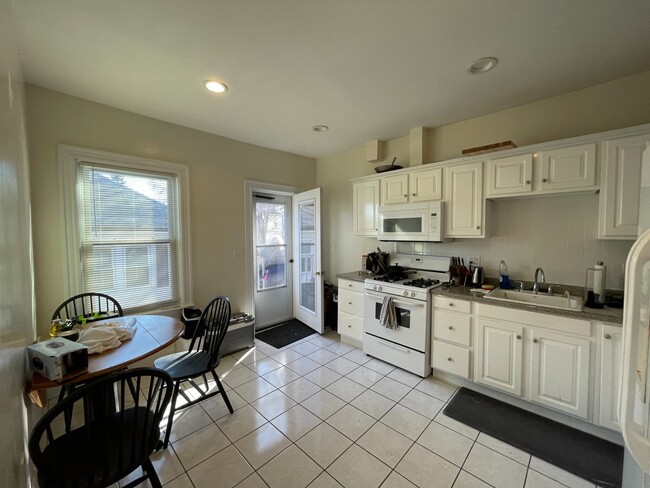 56 Hobson St, Unit 2