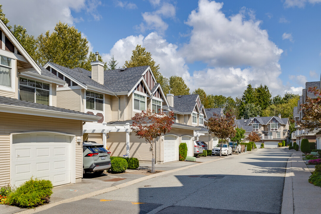 Sierra Ridge in Burnaby, BC - Building Photo