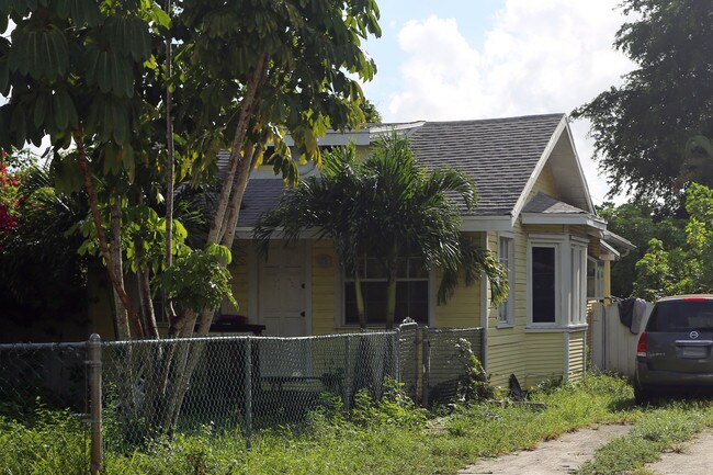 4312 Davis Rd in Lake Worth, FL - Building Photo - Building Photo