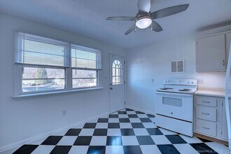 139 Phyllis Dr in Naugatuck, CT - Foto de edificio - Building Photo