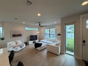 1159 Webberville Rd in Austin, TX - Building Photo - Building Photo