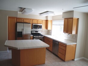 4648 Central Pkwy in Dublin, CA - Foto de edificio - Building Photo