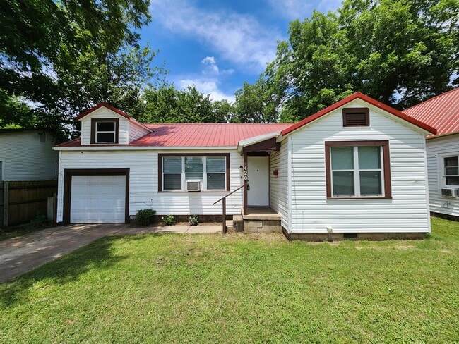 property at 420 W 16th St
