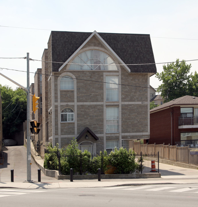 1-15 Dhir Mews in Toronto, ON - Building Photo