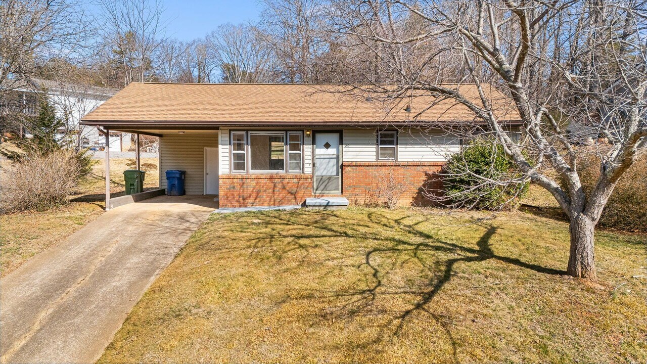 20 Rosemary Rd in Asheville, NC - Building Photo