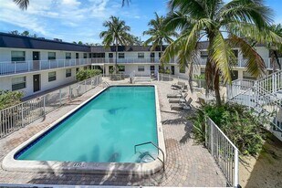 1470 N Dixie Hwy, Unit 36 in Fort Lauderdale, FL - Building Photo