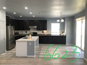 6623 Citrine Ct in Jurupa Valley, CA - Foto de edificio - Building Photo