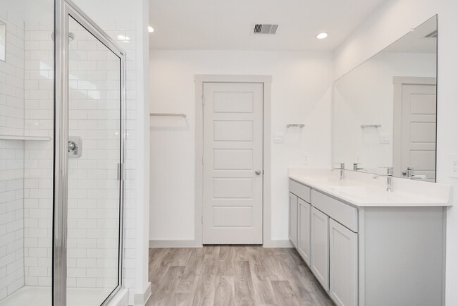 property at 12814 Heddington Grv Ln