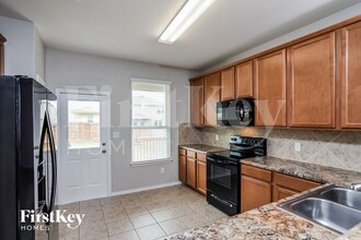 11726 Silver Field in San Antonio, TX - Building Photo - Building Photo