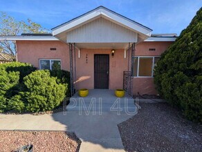 2425 Mountain Rd NW in Albuquerque, NM - Building Photo - Building Photo