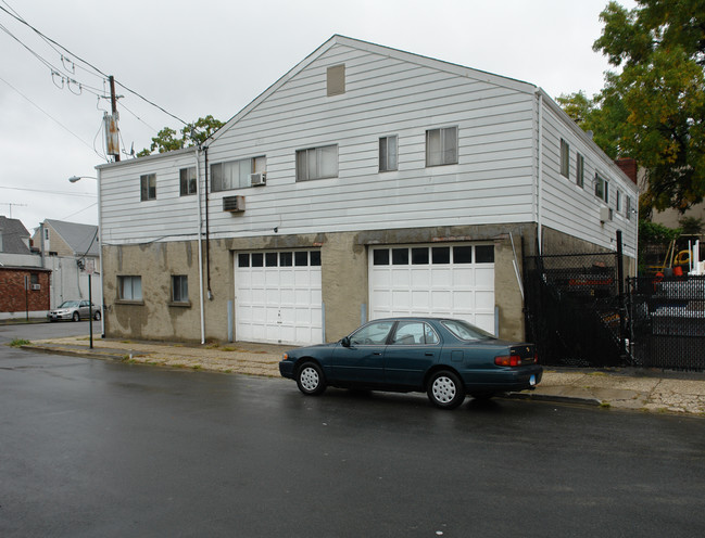 9 Bent Ave in Port Chester, NY - Foto de edificio - Building Photo