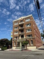 325 W 3rd St in Long Beach, CA - Building Photo