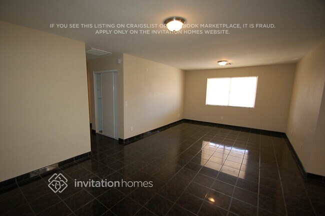2251 W Roeser Rd in Phoenix, AZ - Foto de edificio - Building Photo