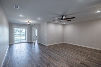 Har-Ber Meadows Townhomes in Springdale, AR - Building Photo - Interior Photo