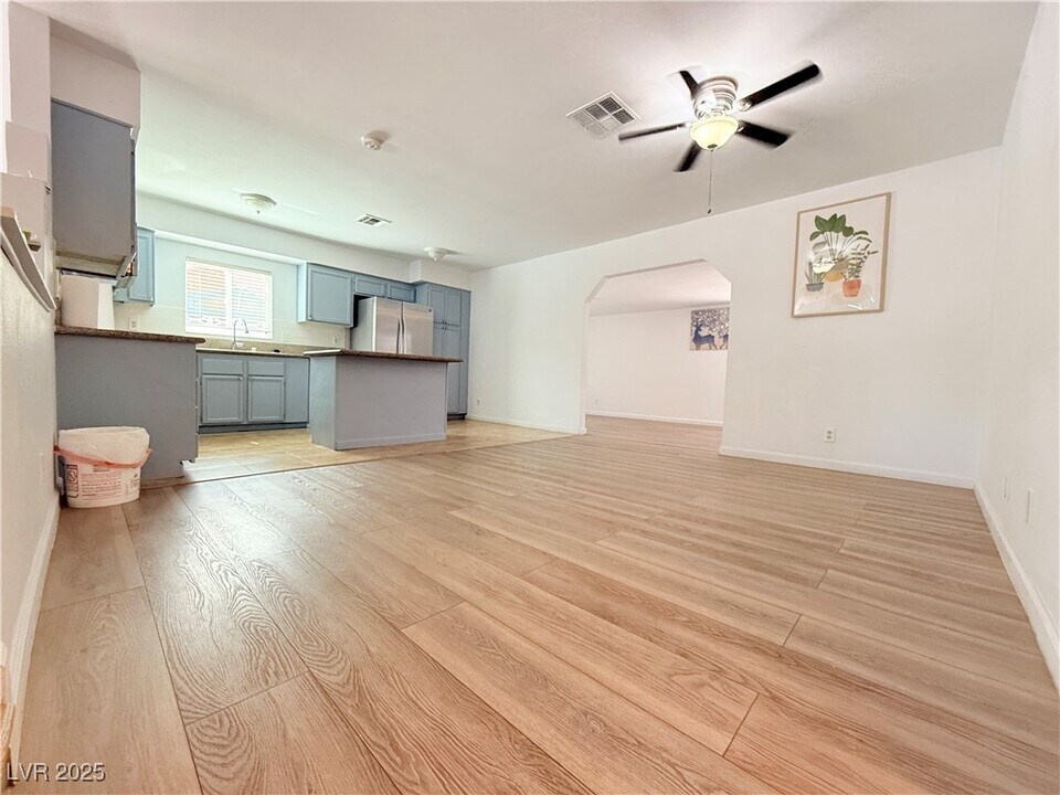6438 Lori Ct in Las Vegas, NV - Building Photo