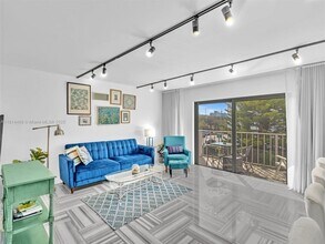 1300 Alton Rd, Unit 3C in Miami Beach, FL - Building Photo - Building Photo