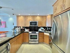 660 Tennis Club Dr in Fort Lauderdale, FL - Building Photo - Building Photo