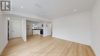 1252 Davenport Rd in Toronto, ON - Building Photo
