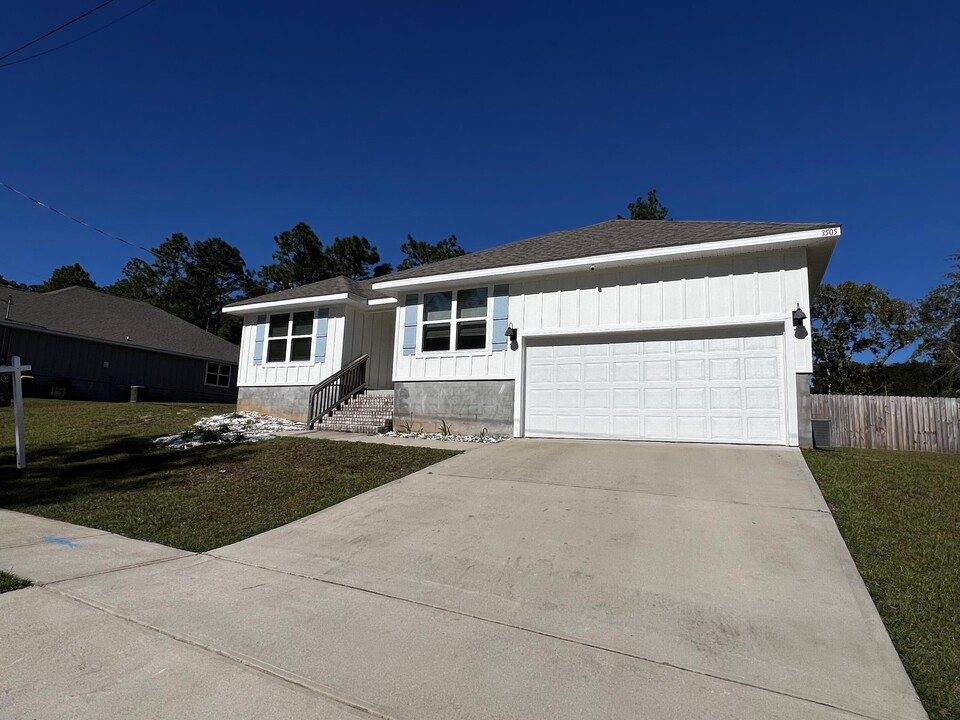 3505 Sugar Maple Ln in Crestview, FL - Foto de edificio