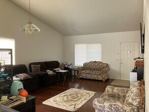 492 E Laredo St, Unit Bedroom Full Bed in Chandler, AZ - Building Photo - Building Photo