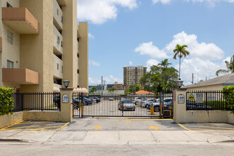 Le Jeune House in Miami, FL - Building Photo - Building Photo