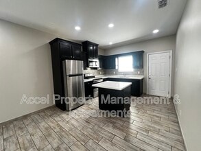 1327 W Garfield Ave in Alton, TX - Building Photo - Building Photo