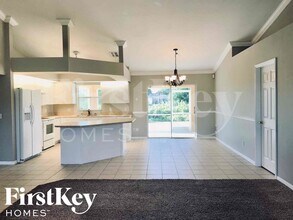 3807 25th St SW in Lehigh Acres, FL - Foto de edificio - Building Photo