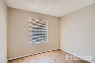 4201 W Sunnyside Ave in Phoenix, AZ - Foto de edificio - Building Photo