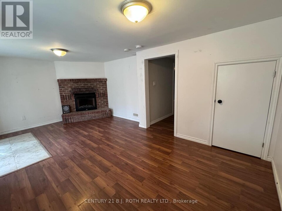 27 Wilson Ct in Barrie, ON - Building Photo