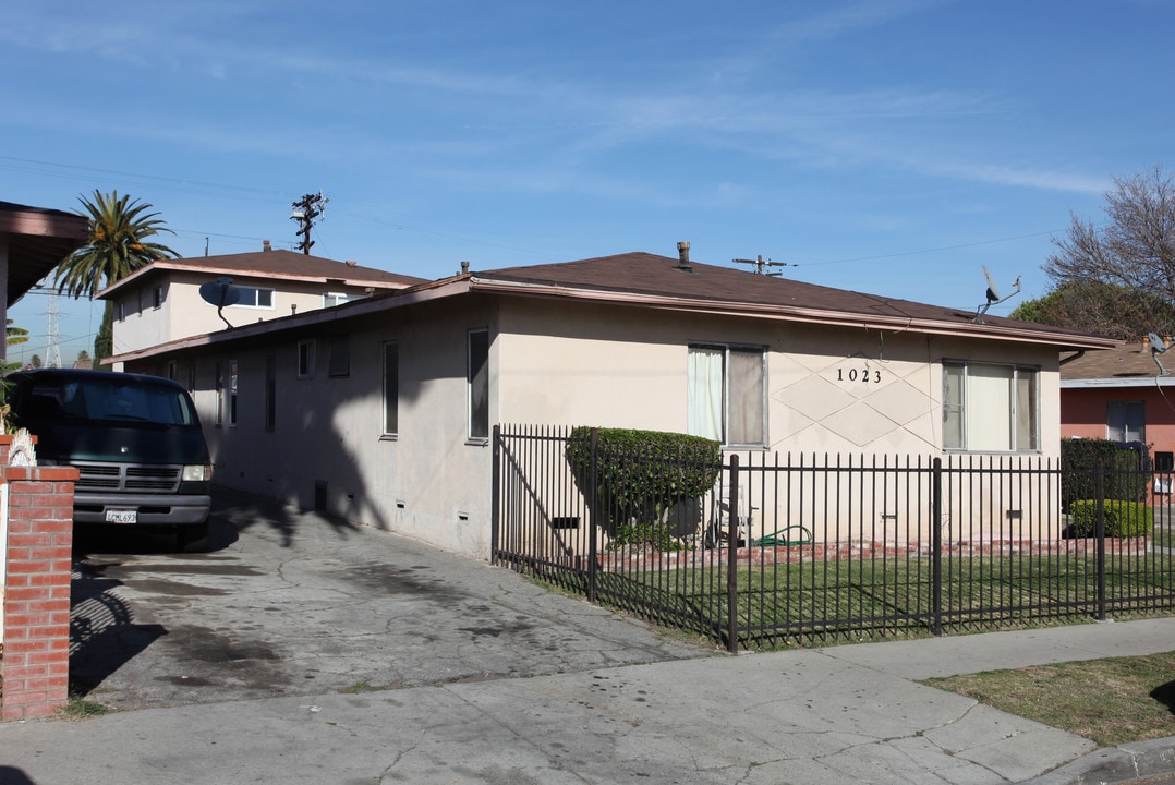 1023 W 102nd St in Los Angeles, CA - Building Photo